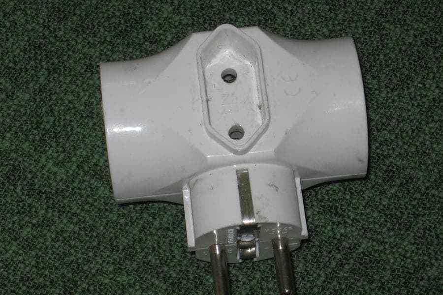 Mains plugs and sockets of different standards